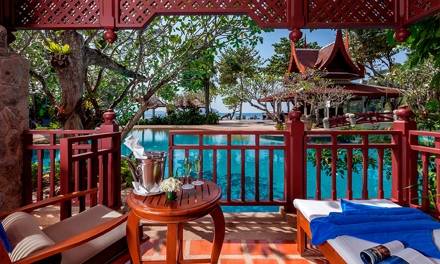 Lagoon Pool Access with Bathtub