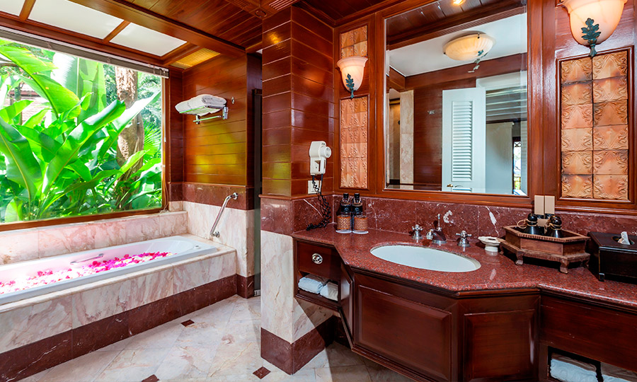 Lagoon Pool Access with Bathtub