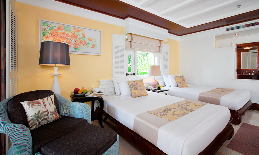 Lagoon Poolside with Bathtub